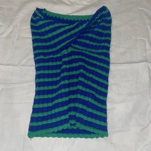 Blue and green twist small top